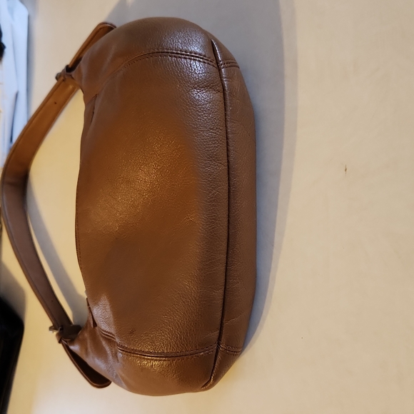 Aurielle leather shoulder bag in good pre-owned condition - Picture 7 of 11